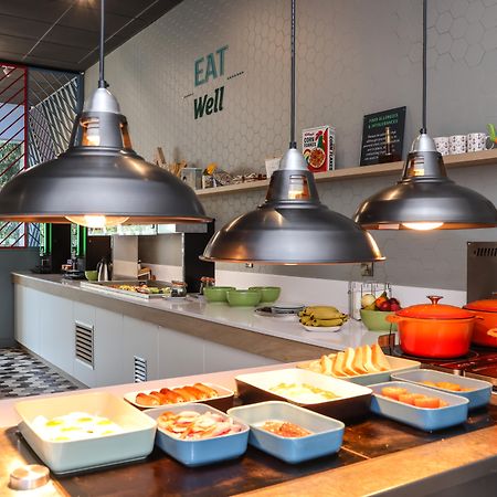 Holiday Inn Bournemouth By Ihg Bagian luar foto