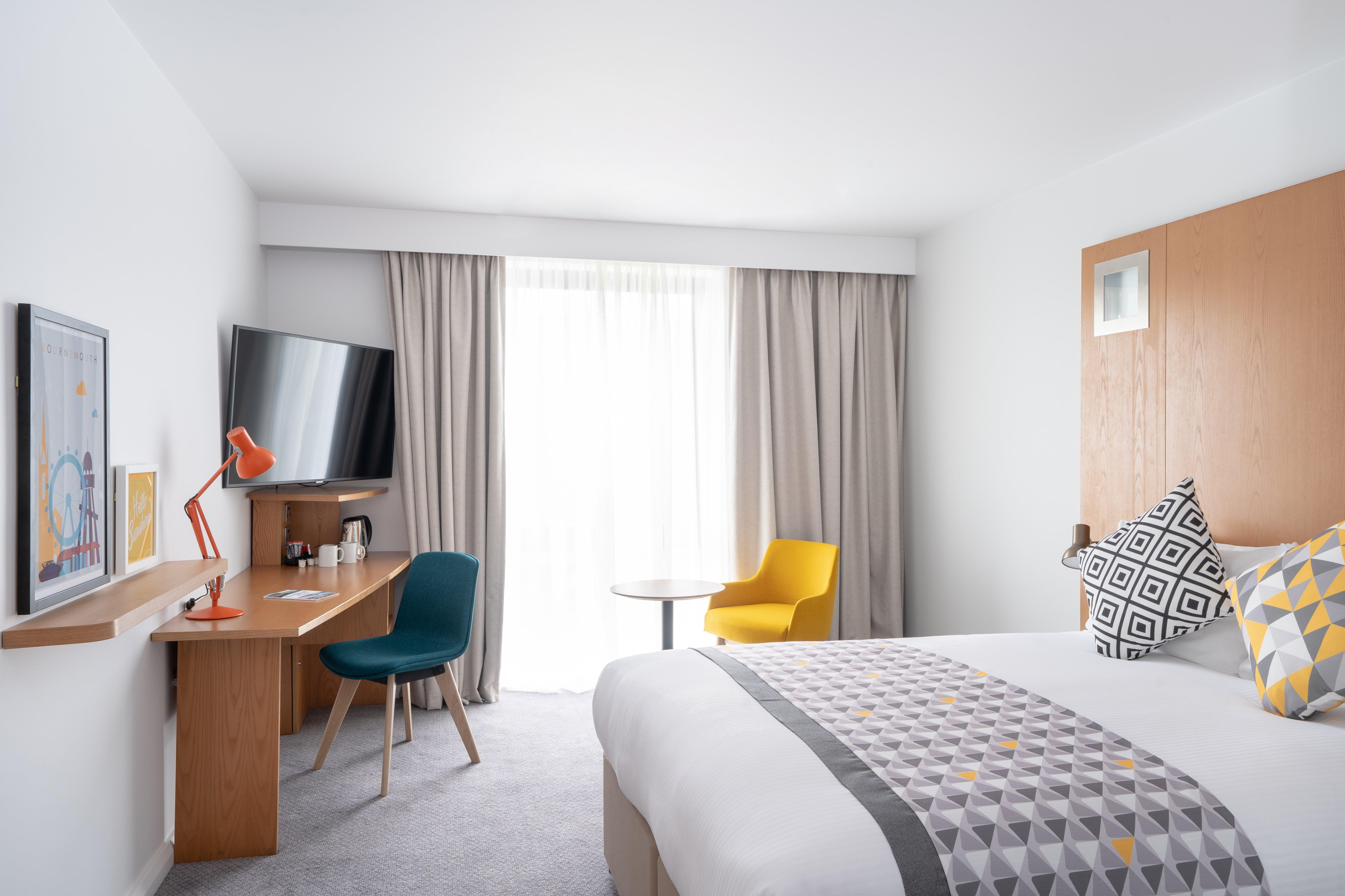 Holiday Inn Bournemouth By Ihg Bagian luar foto