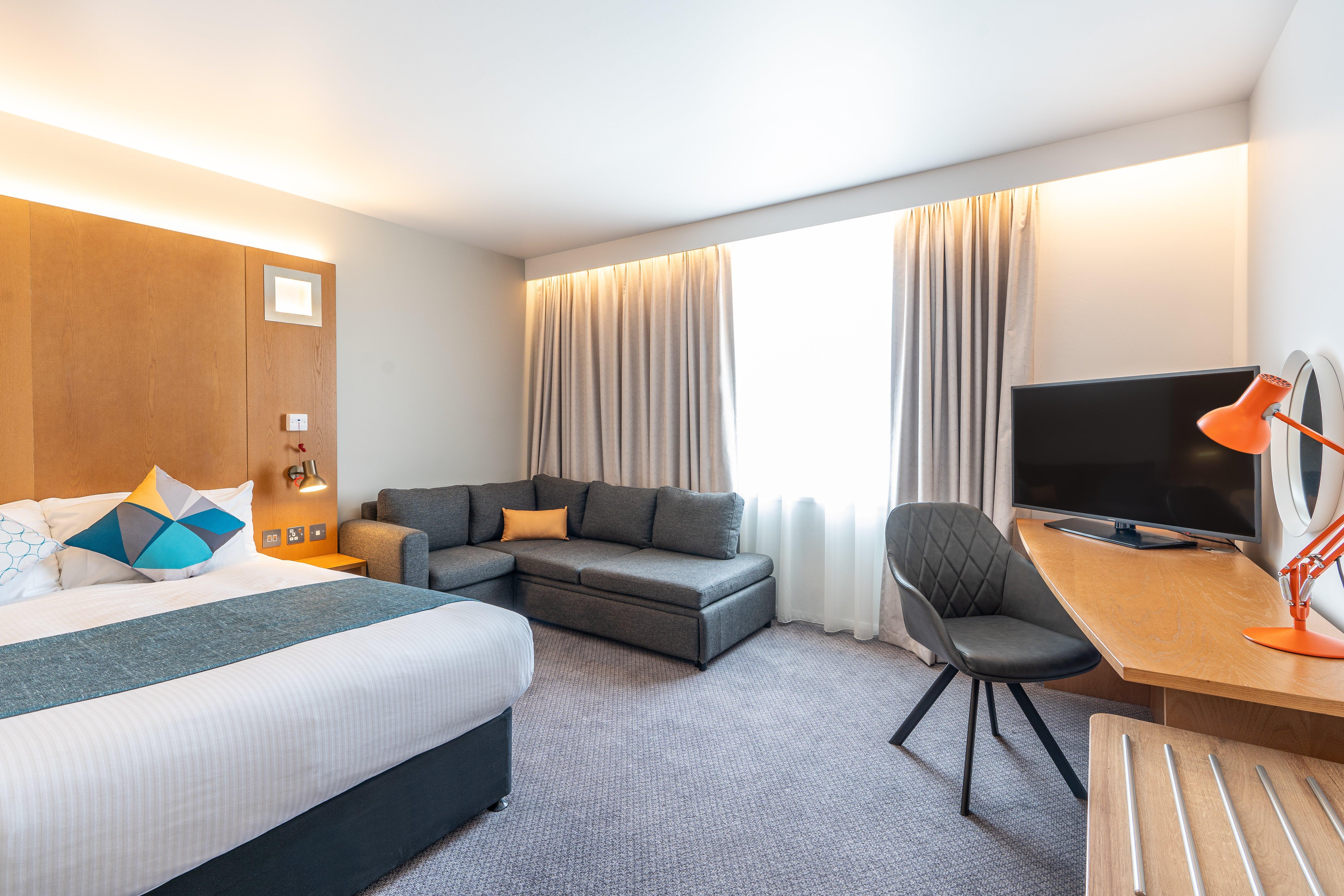 Holiday Inn Bournemouth By Ihg Bagian luar foto