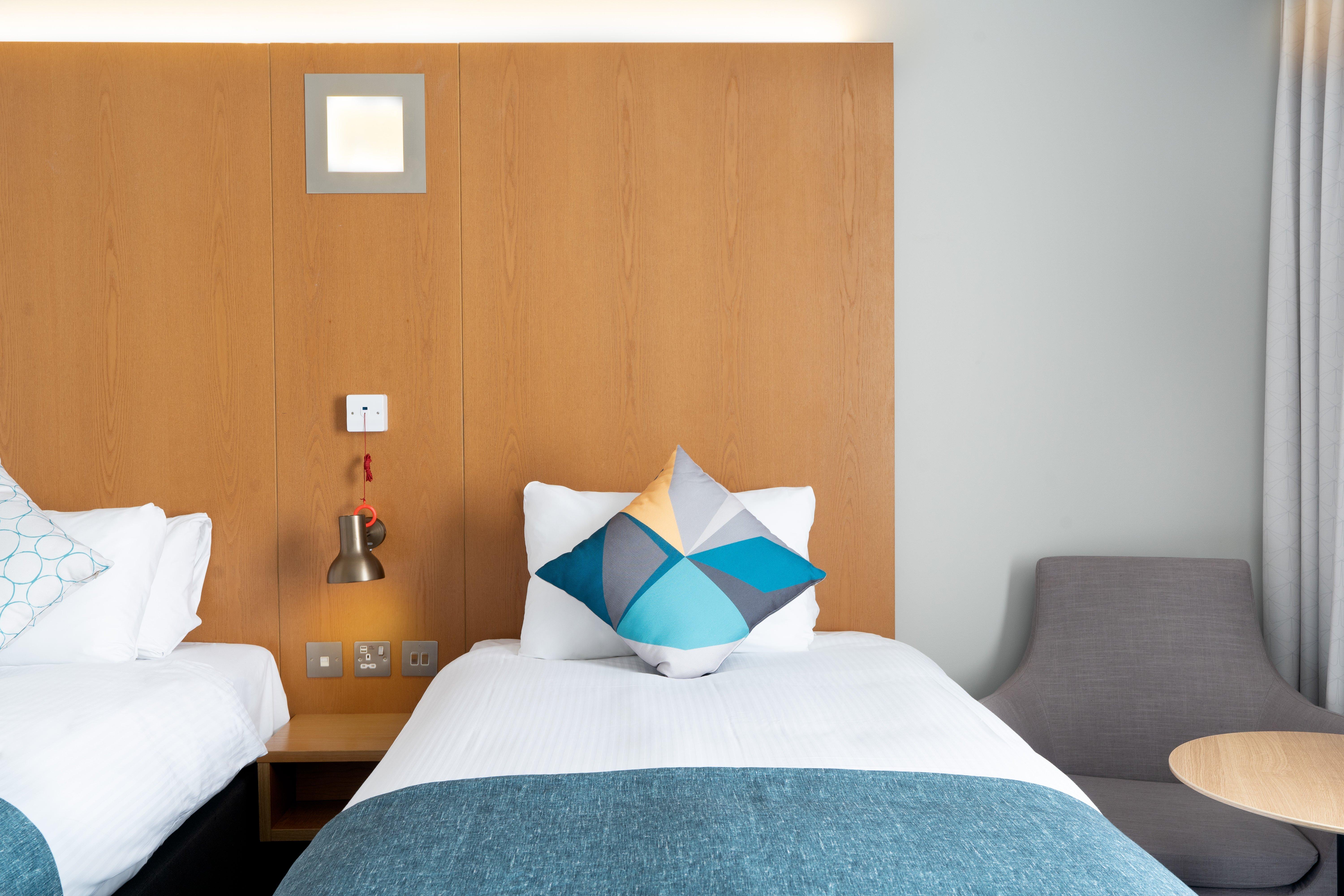 Holiday Inn Bournemouth By Ihg Bagian luar foto