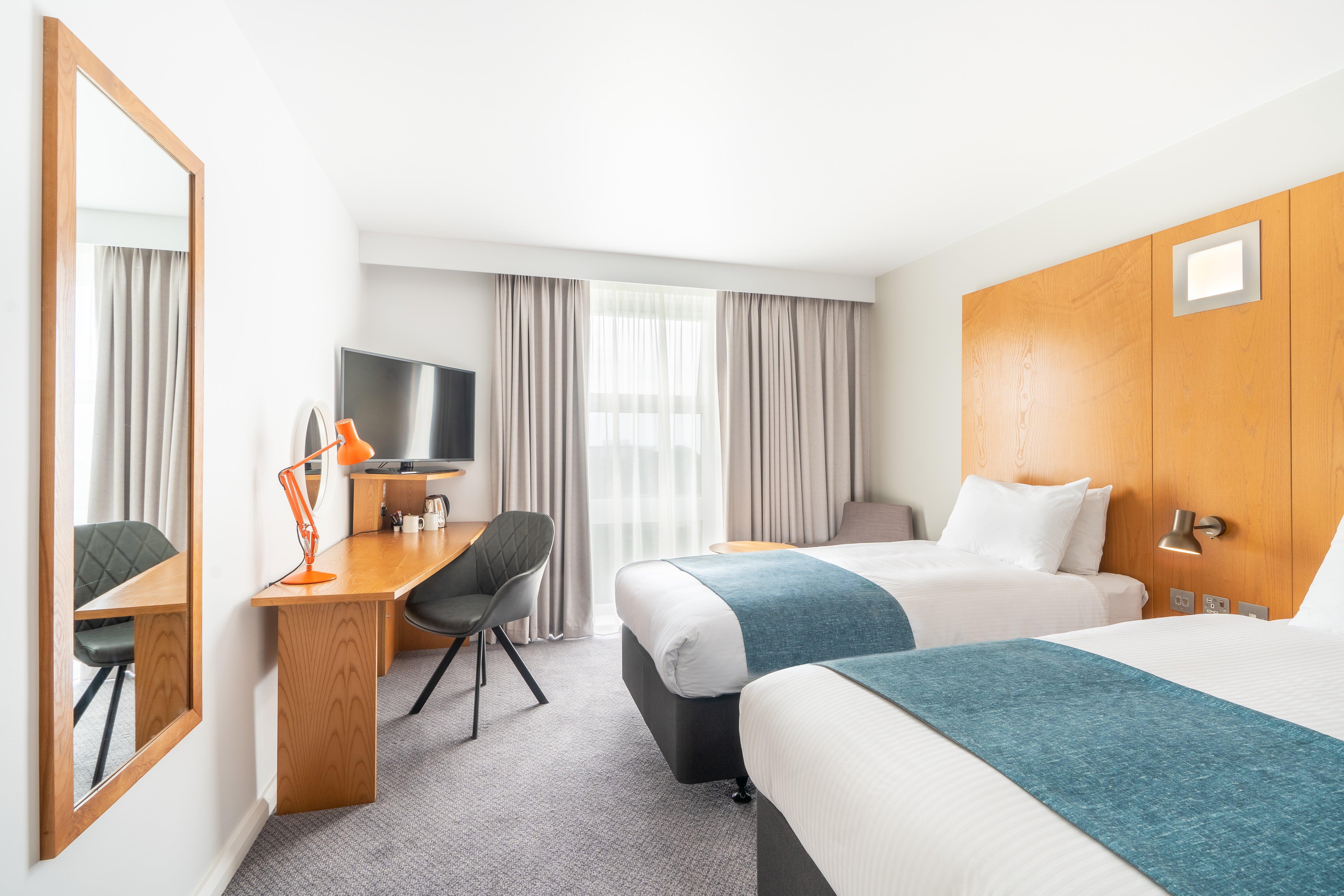 Holiday Inn Bournemouth By Ihg Bagian luar foto