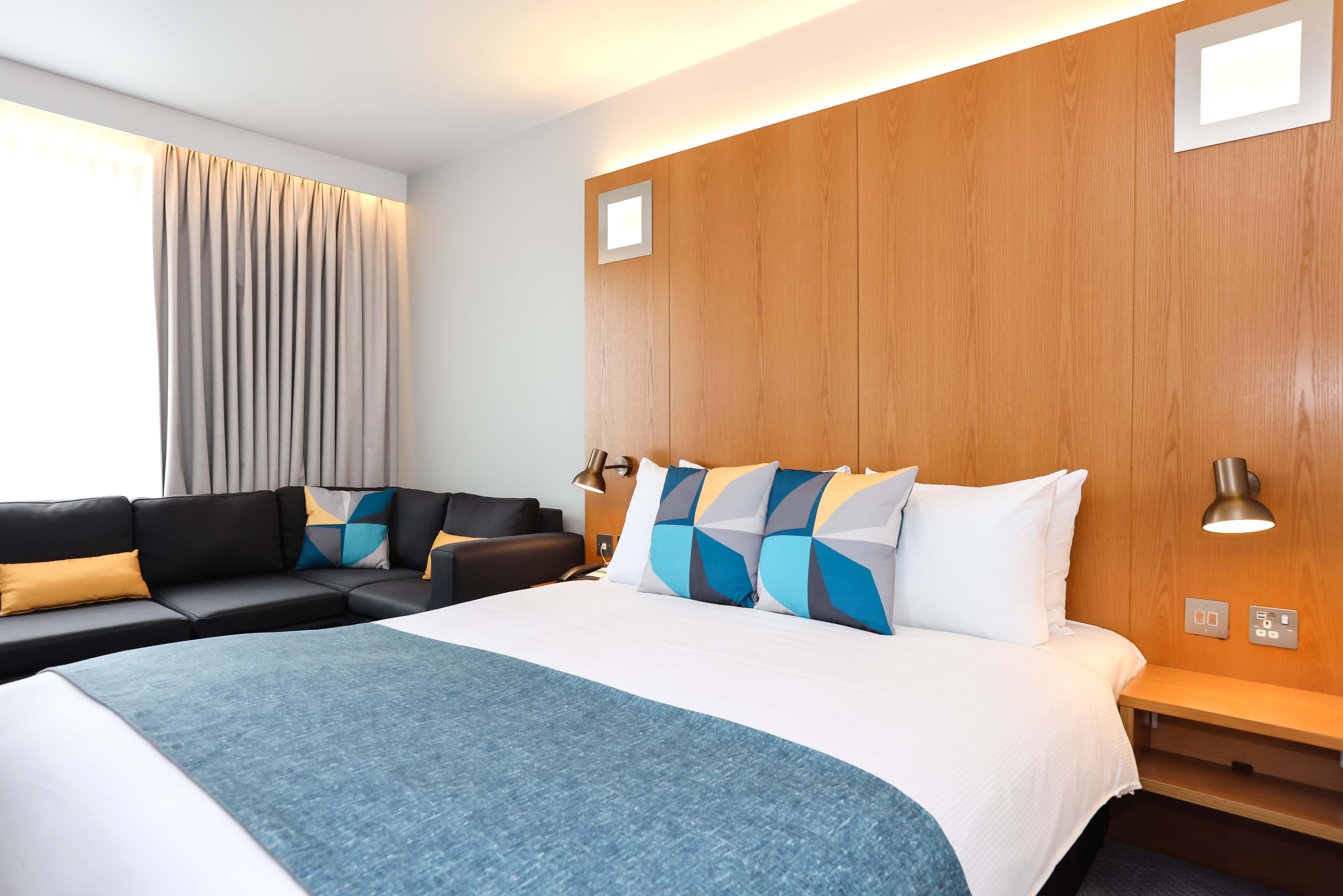 Holiday Inn Bournemouth By Ihg Bagian luar foto