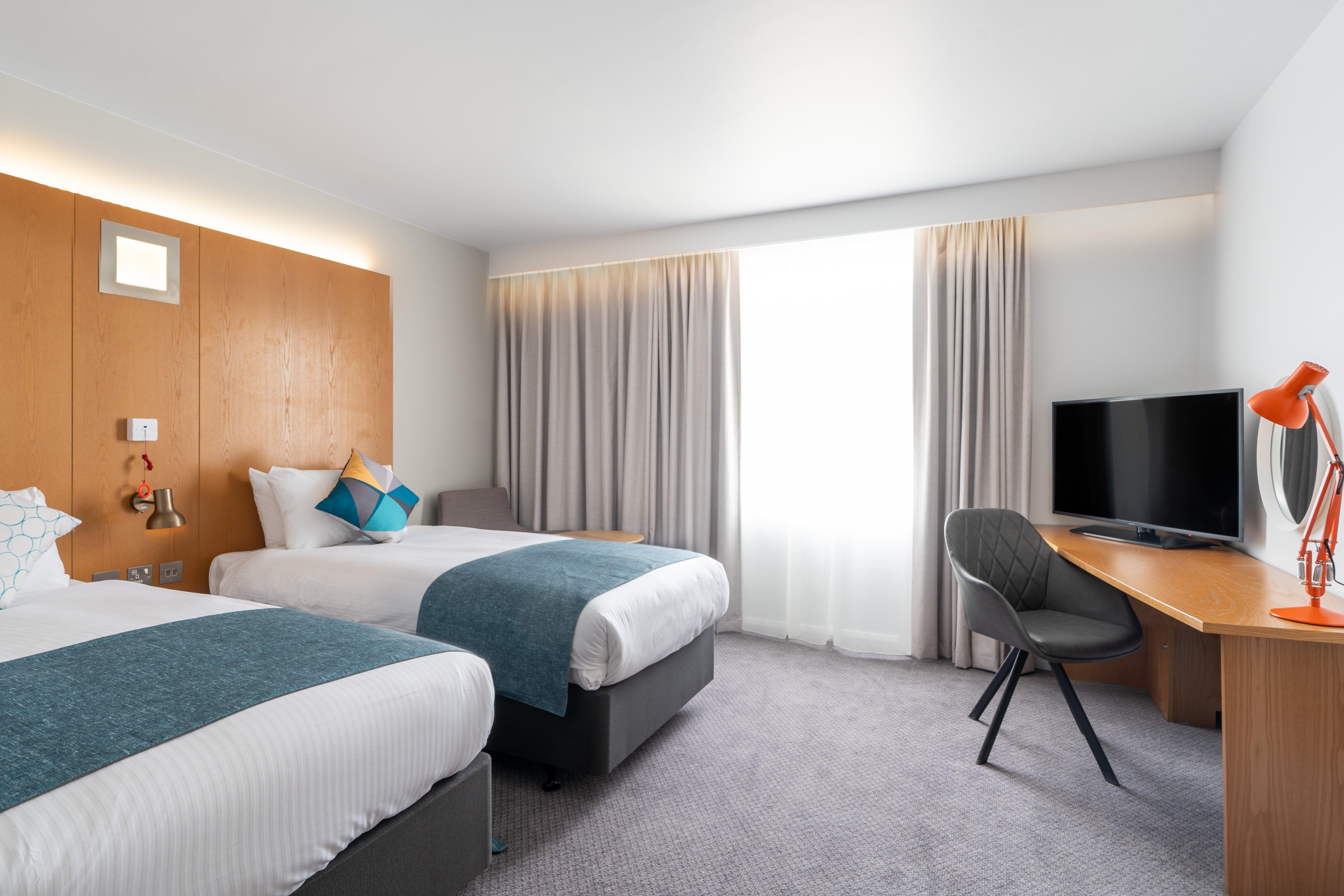 Holiday Inn Bournemouth By Ihg Bagian luar foto