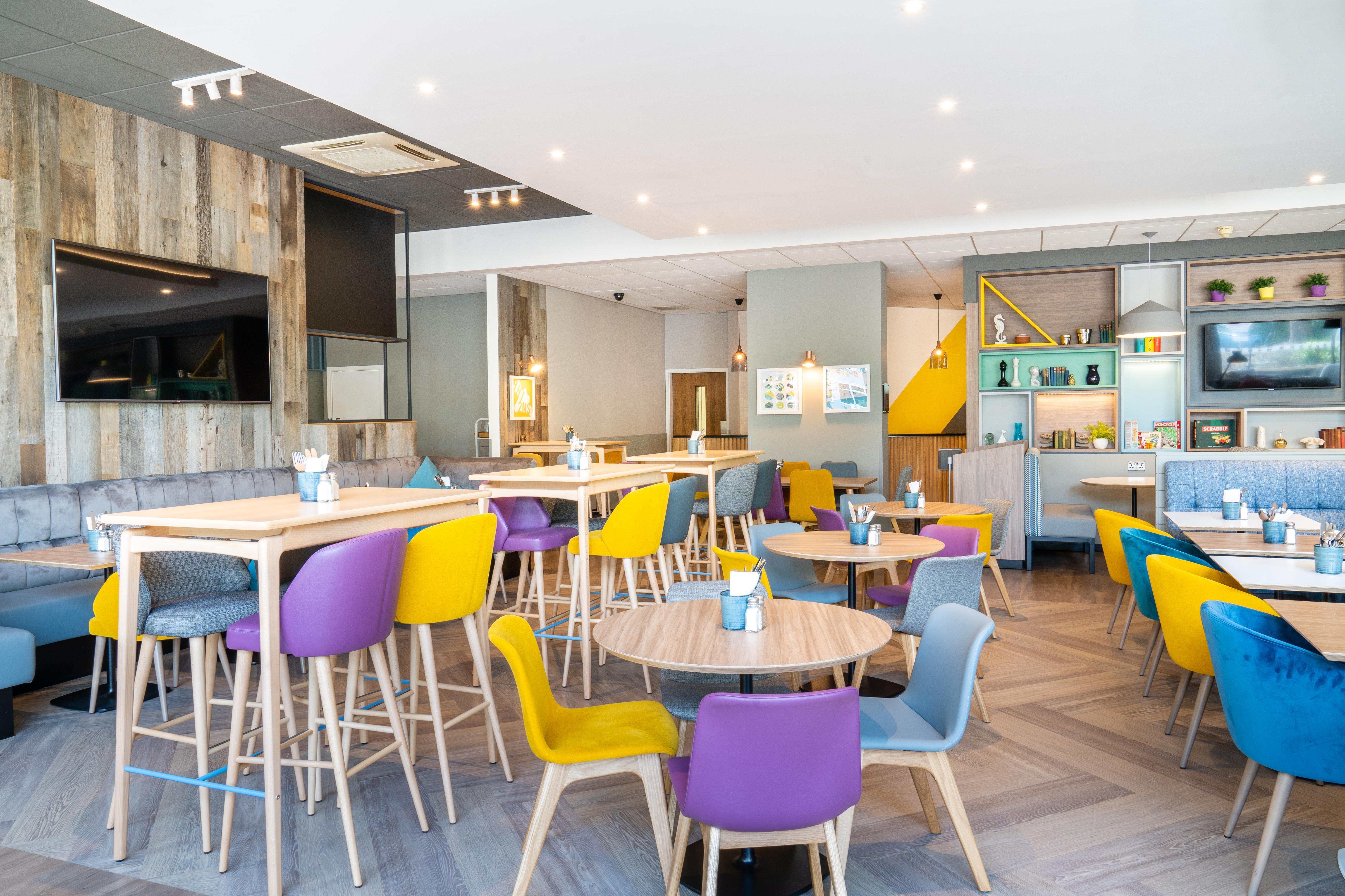 Holiday Inn Bournemouth By Ihg Bagian luar foto