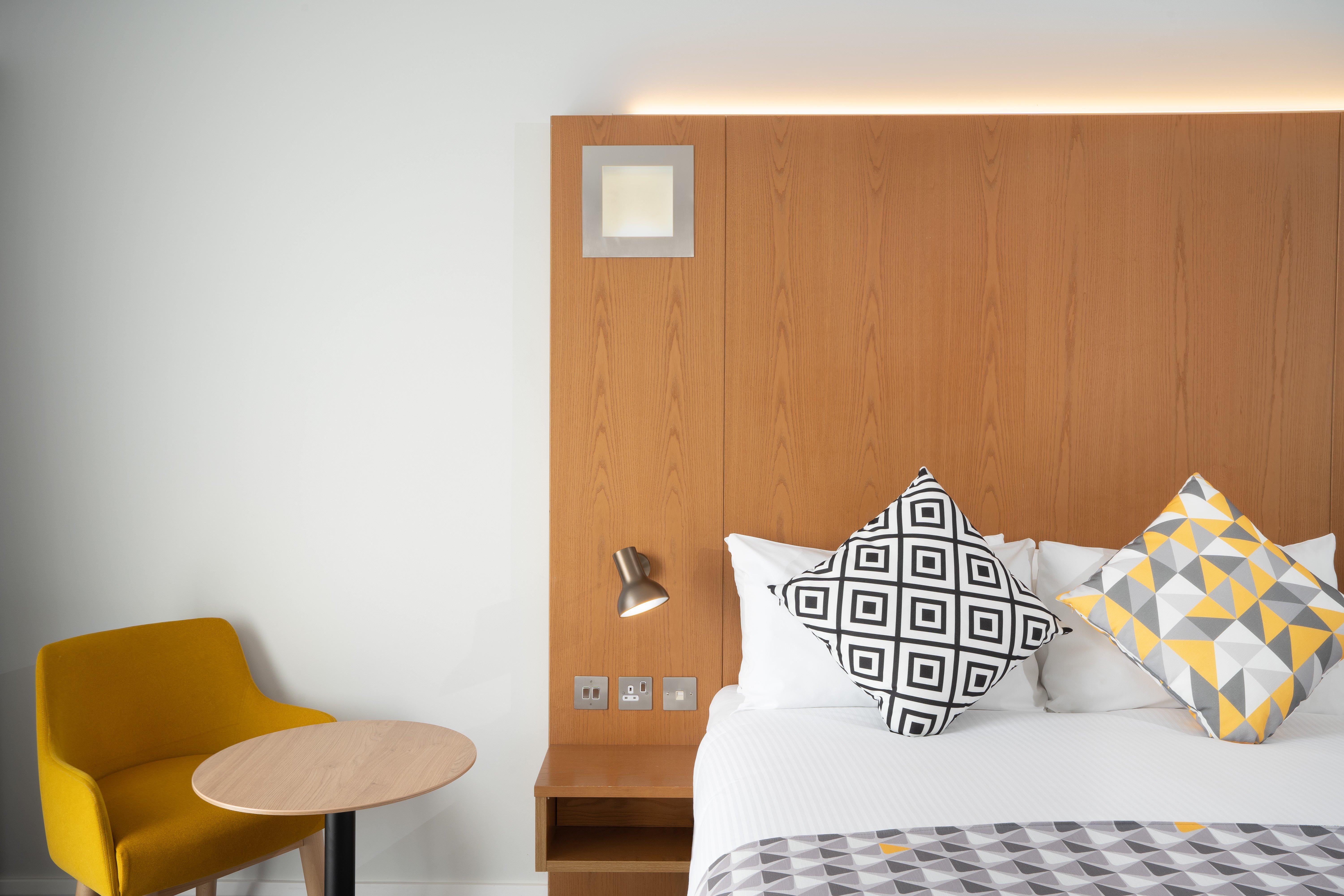 Holiday Inn Bournemouth By Ihg Bagian luar foto