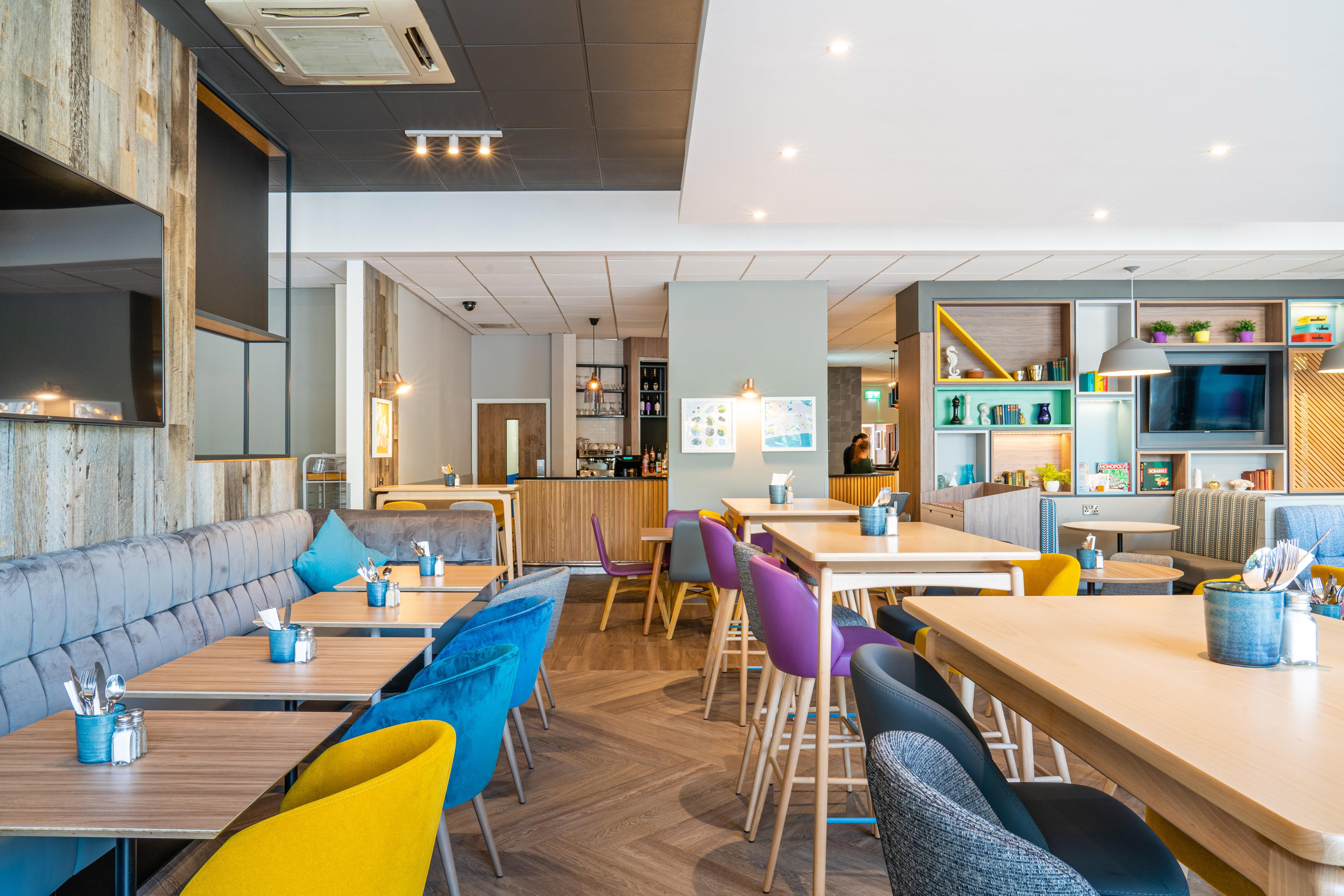Holiday Inn Bournemouth By Ihg Bagian luar foto