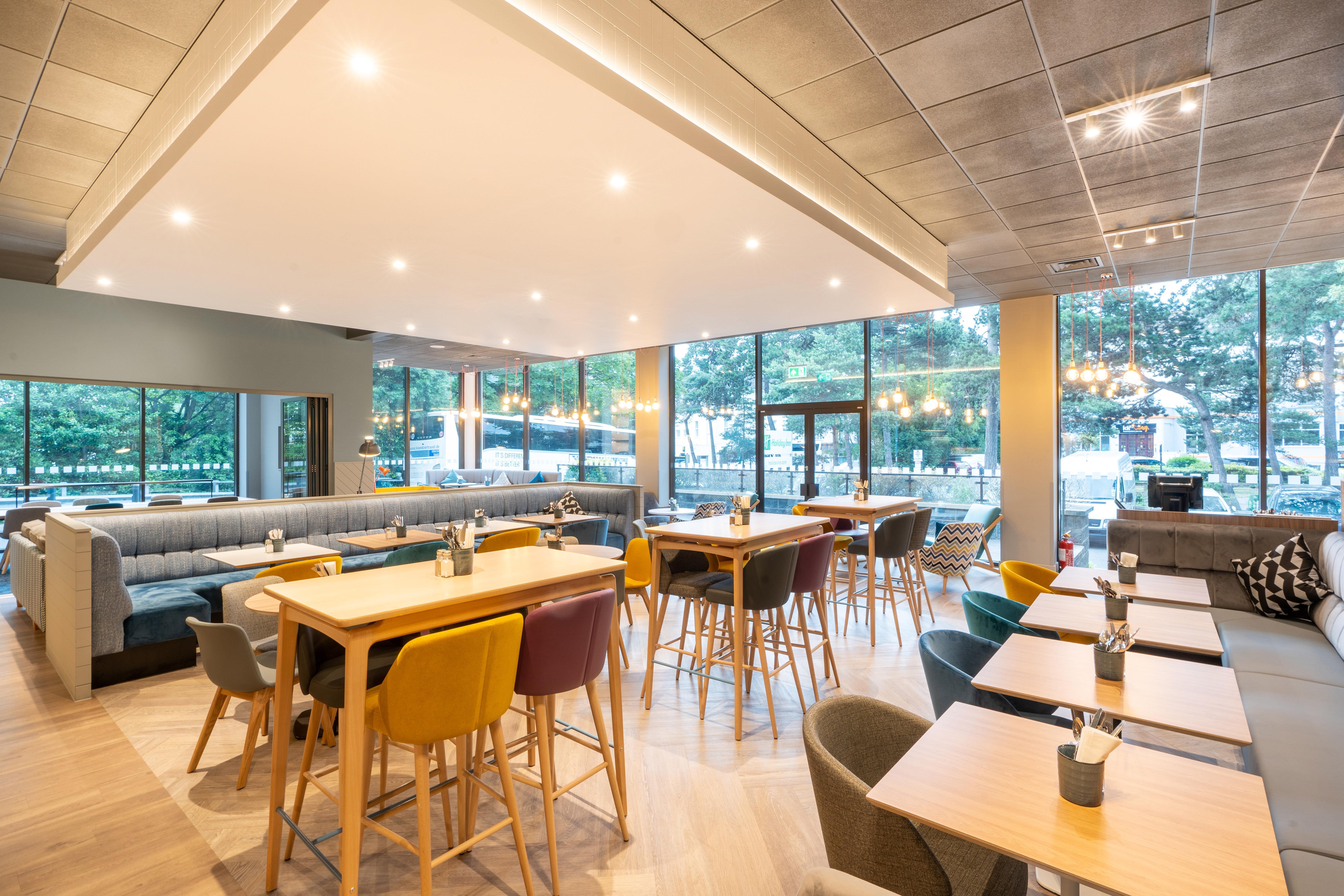 Holiday Inn Bournemouth By Ihg Bagian luar foto