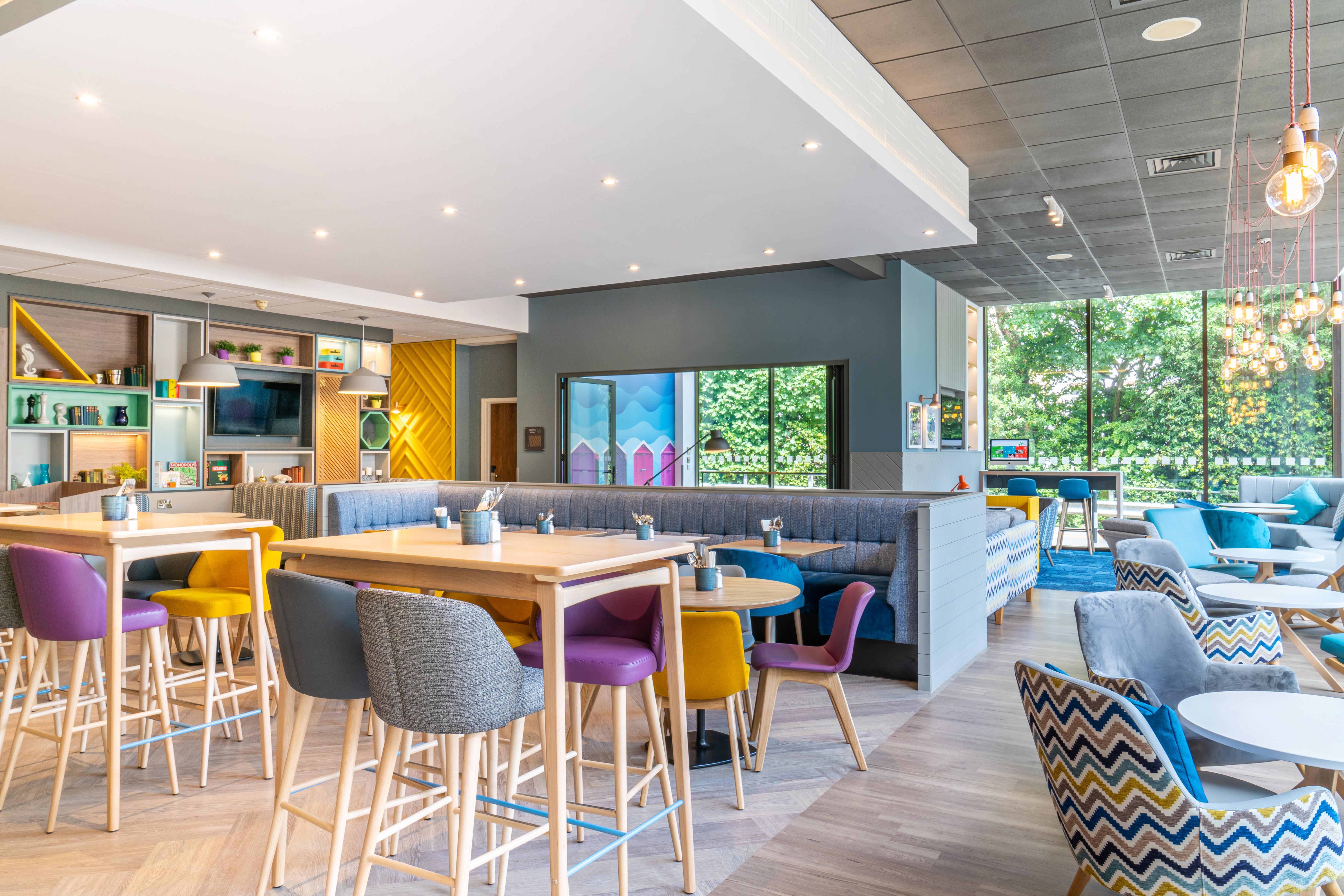 Holiday Inn Bournemouth By Ihg Bagian luar foto