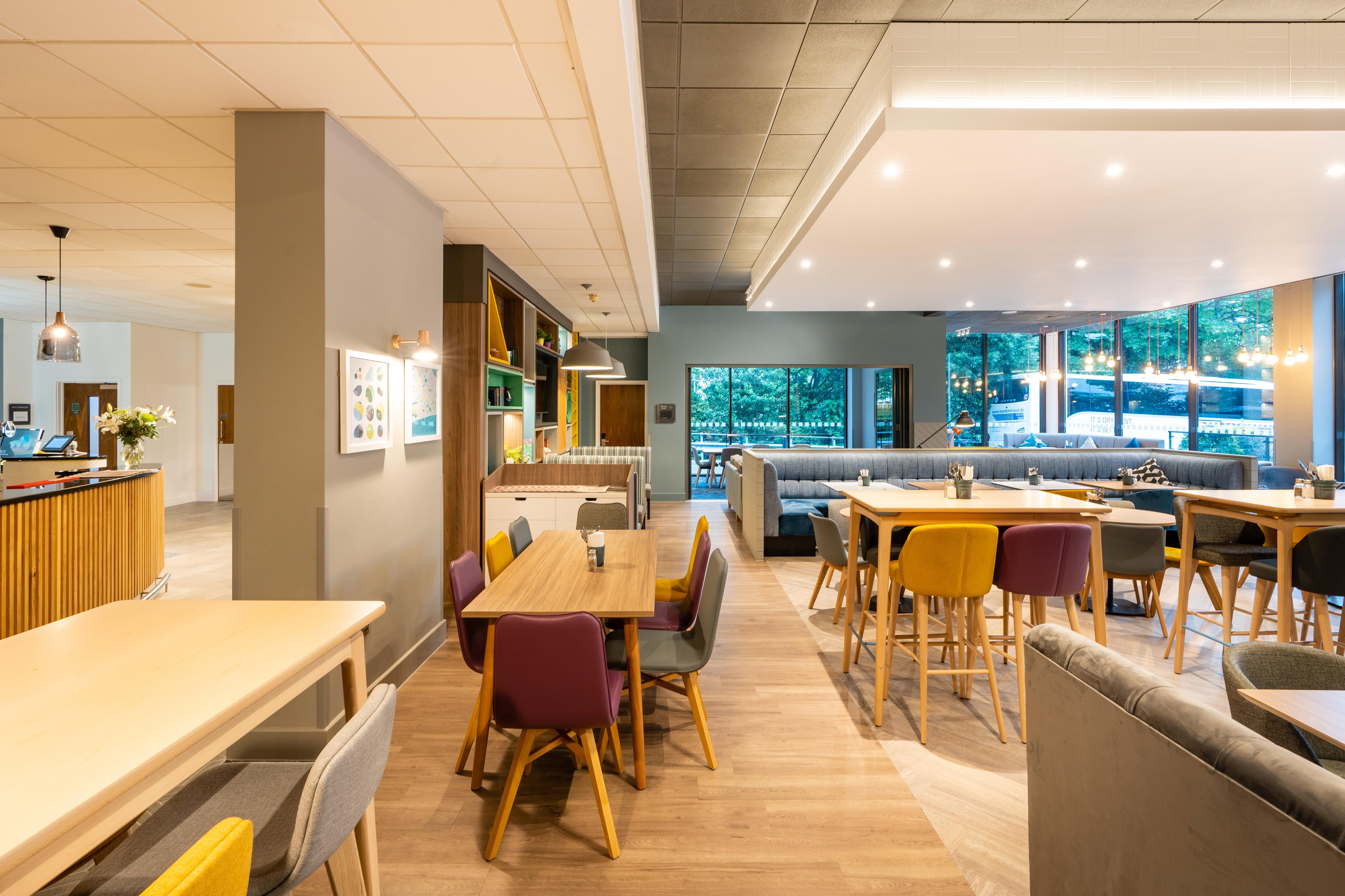 Holiday Inn Bournemouth By Ihg Bagian luar foto