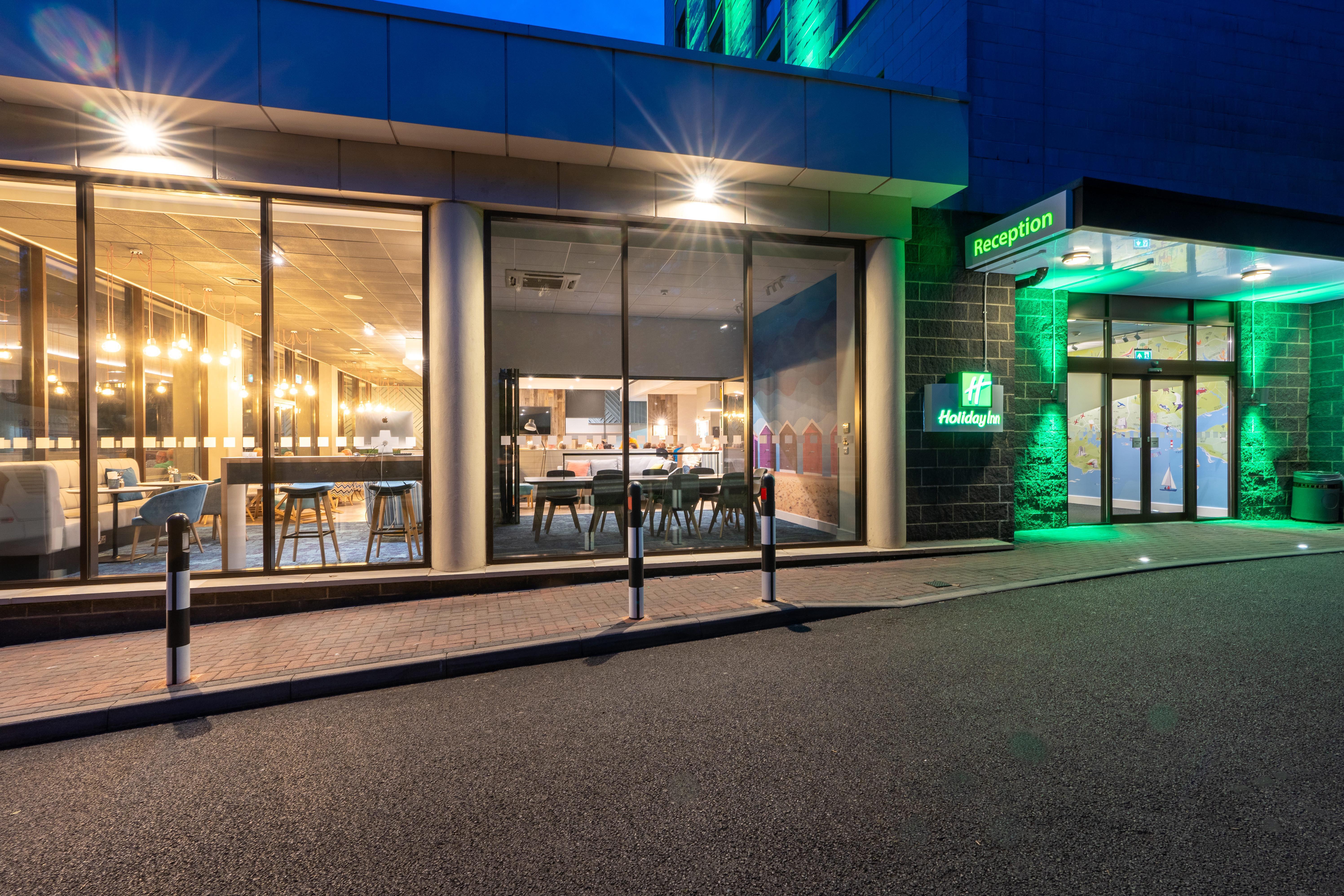 Holiday Inn Bournemouth By Ihg Bagian luar foto