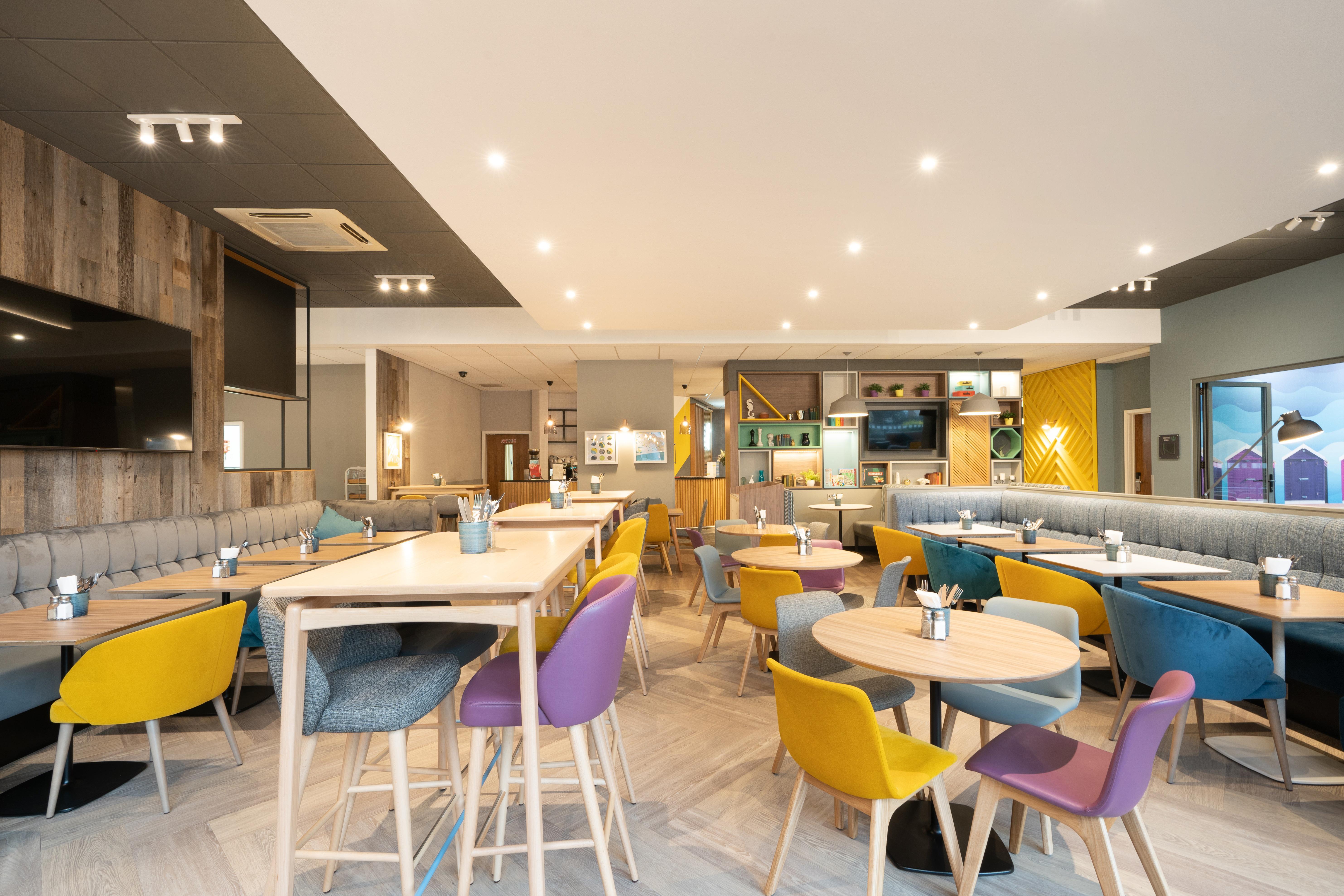 Holiday Inn Bournemouth By Ihg Bagian luar foto