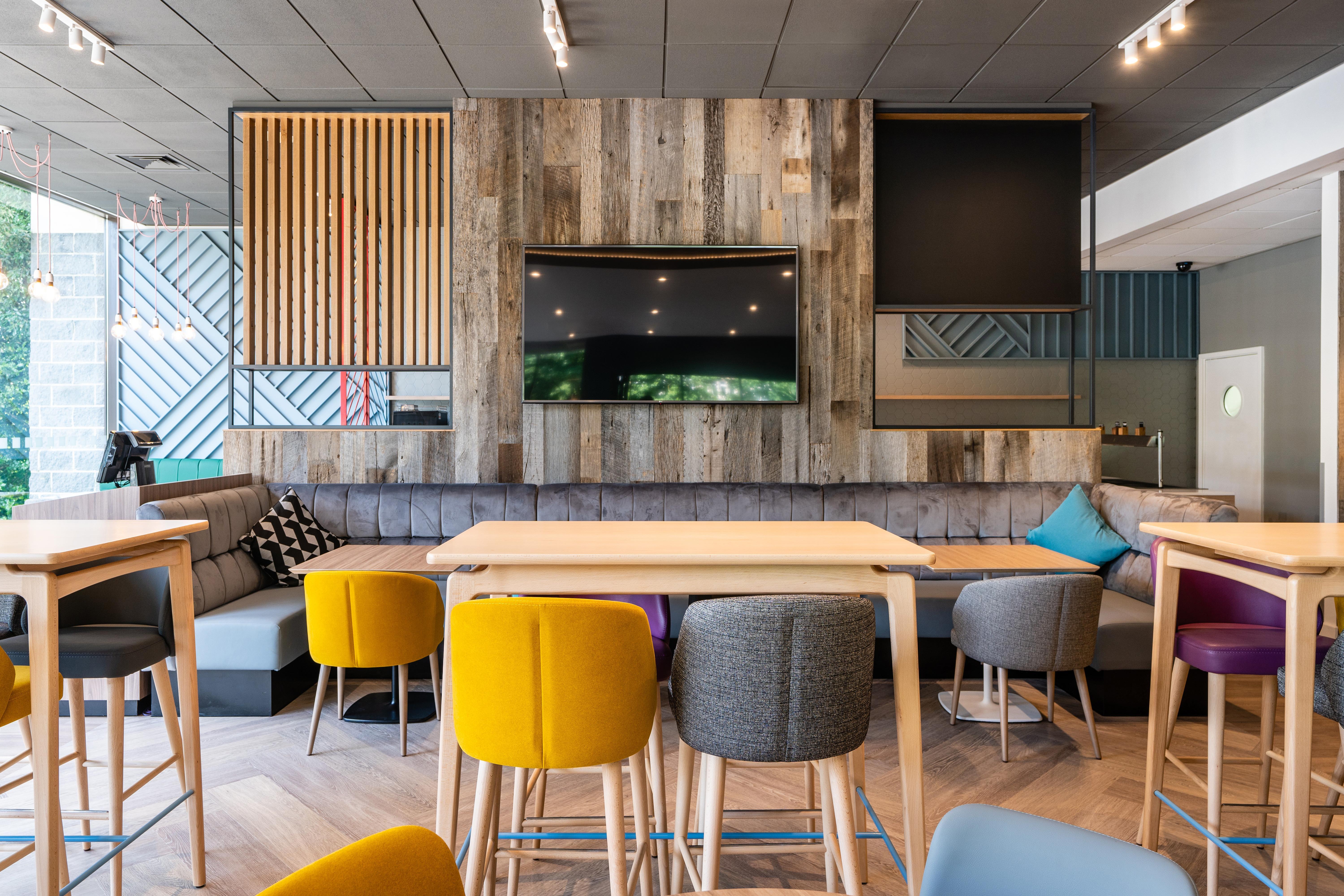 Holiday Inn Bournemouth By Ihg Bagian luar foto